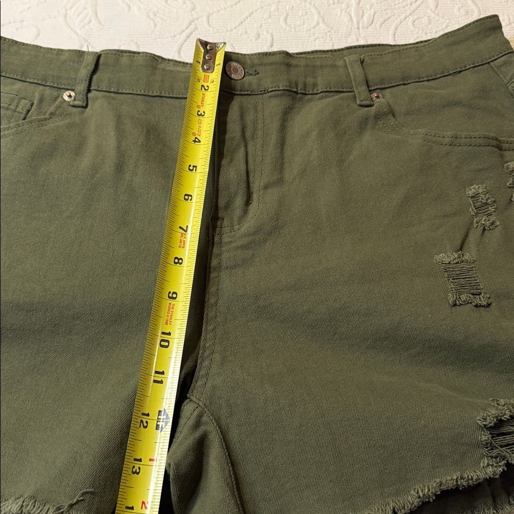 Luvamia Women's Olive Green Distressed Shorts XXL NWT - Picture 8 of 10